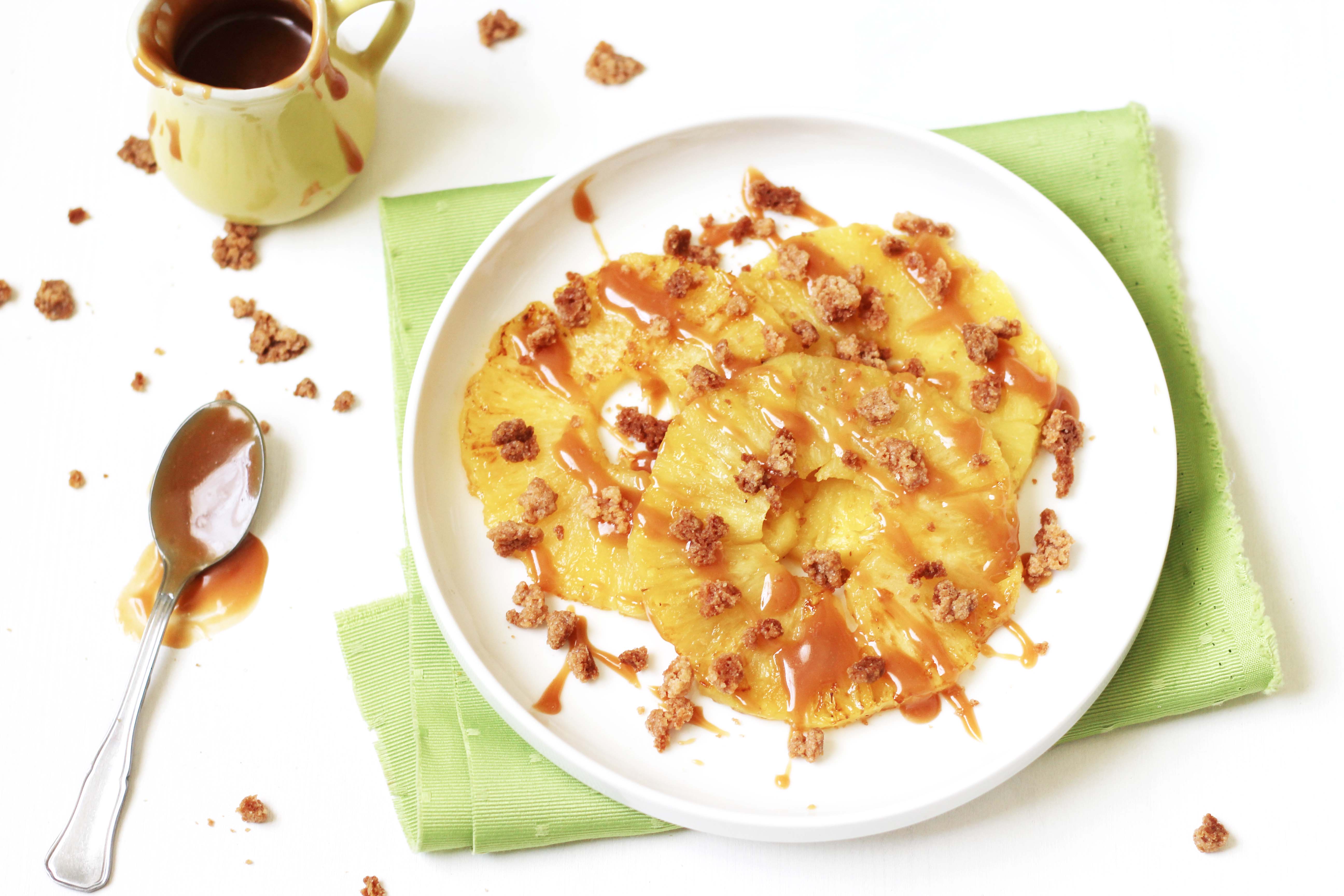 Ananas rôti au caramel