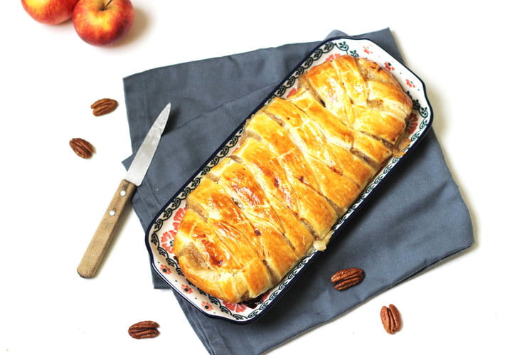 Tresse feuilletée aux pommes, sirop d’érable et noix de pécan