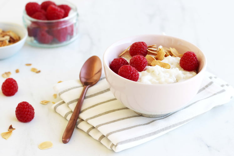 Riz au lait de coco, framboise et amande