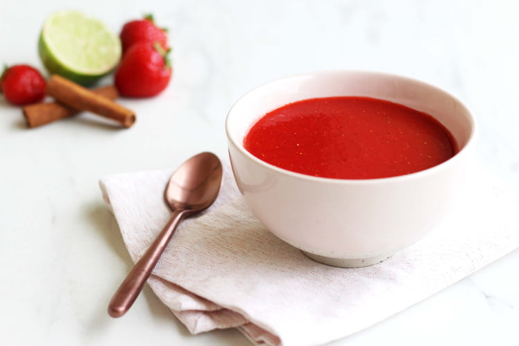 Soupe de fraise pimentée à la cannelle
