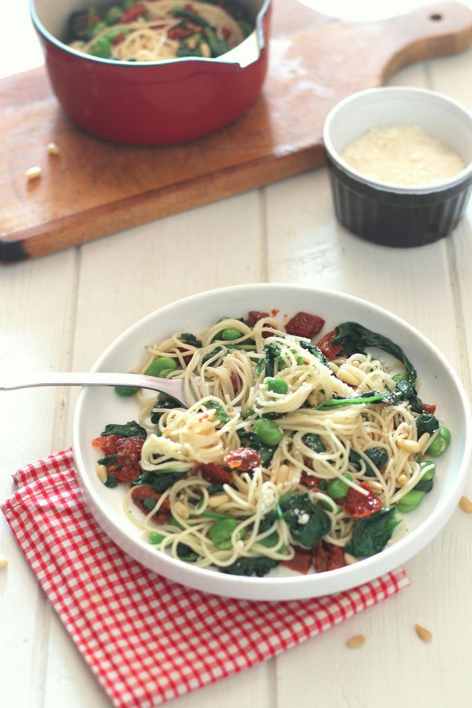 Spaghettis aux épinards, tomates séchées et fèves 3